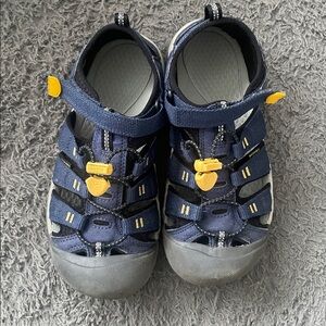Keen Newport H2 Navy and Yellow Outdoor Sandals, Water sandals, Boys 4, GUC